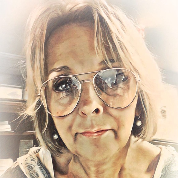 Meet your Posher, Linda - Picture 2 of 3